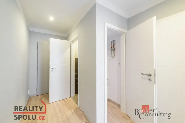 Pronájem bytu 2+kk, Praha - Podolí, Dvorecké náměstí, 43 m2