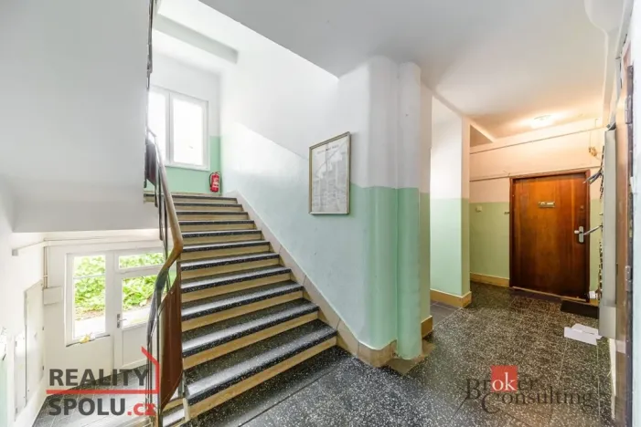 Pronájem bytu 2+kk, Praha - Podolí, Dvorecké náměstí, 43 m2