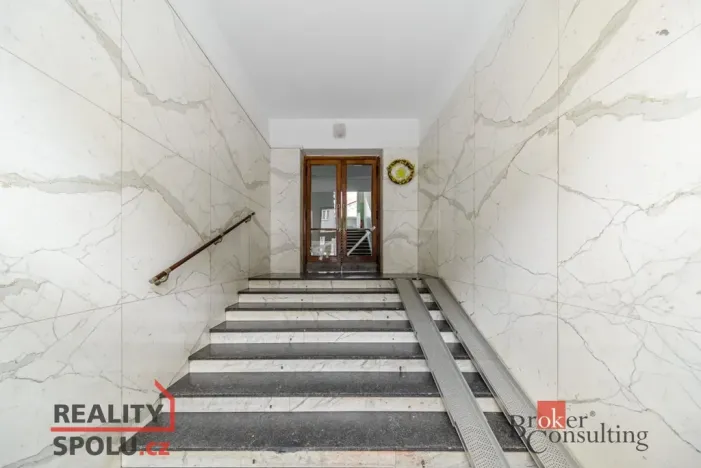 Pronájem bytu 2+kk, Praha - Podolí, Dvorecké náměstí, 43 m2