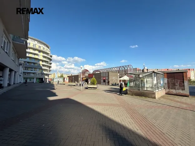 Pronájem obchodního prostoru, Praha - Stodůlky, Sluneční náměstí, 105 m2