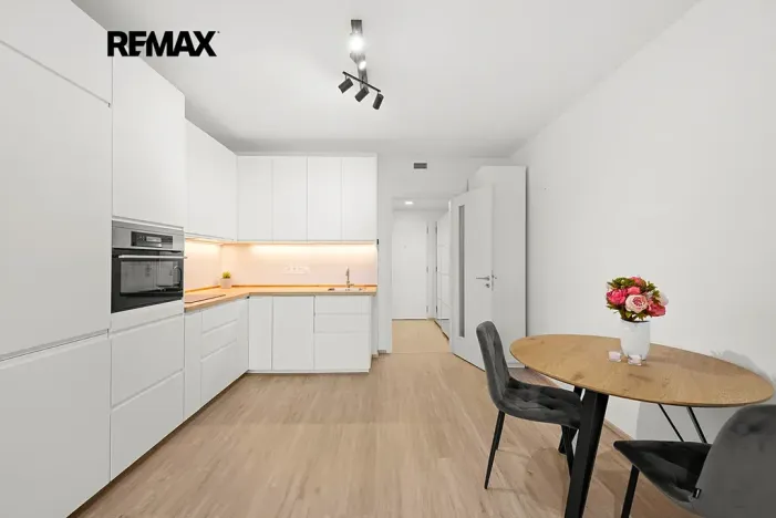 Pronájem bytu 1+kk, Praha - Hloubětín, Poděbradská, 37 m2