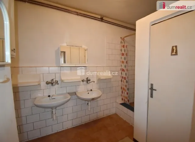 Pronájem komerční nemovitosti, Chbany - Vikletice, 3800 m2