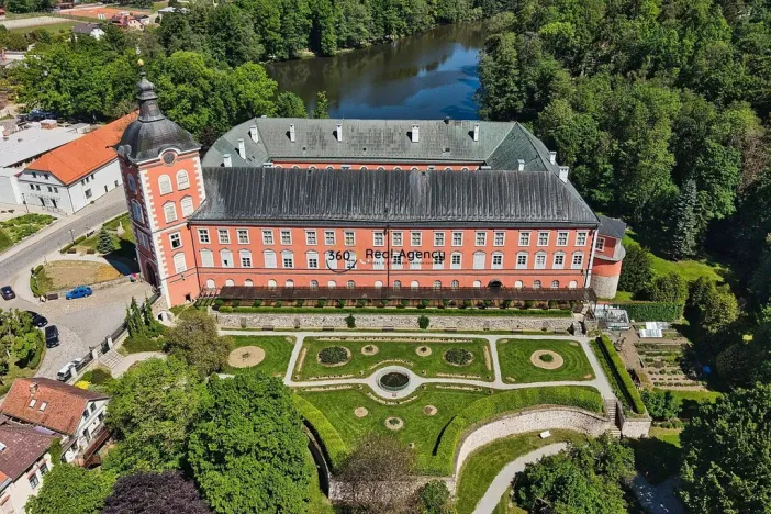 Prodej obchodního prostoru, Kamenice nad Lipou, Masarykova, 390 m2