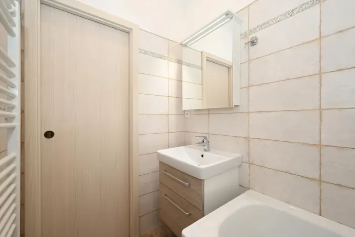 Pronájem bytu 2+1, Praha - Bubeneč, náměstí Interbrigády, 51 m2