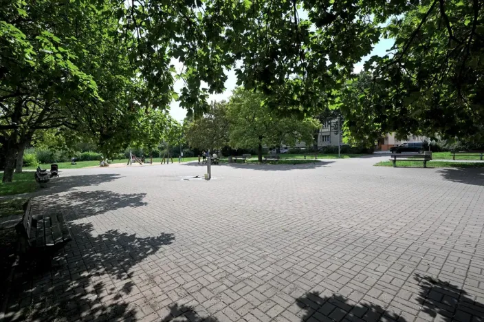 Pronájem bytu 2+1, Praha - Bubeneč, náměstí Interbrigády, 51 m2