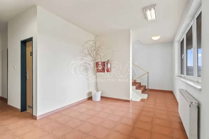 Prodej komerční nemovitosti, Praha - Petrovice, Novopetrovická, 1433 m2