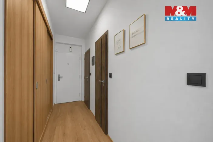 Pronájem bytu 2+1, Pardubice - Zelené Předměstí, Benešovo náměstí, 55 m2