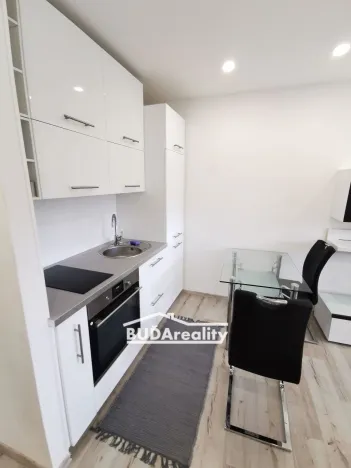 Prodej bytu 1+kk, Zlín, Ševcovská, 27 m2