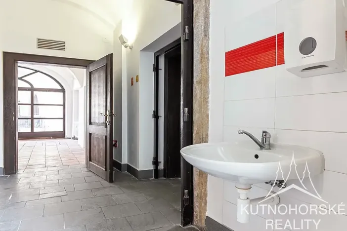 Pronájem obchodního prostoru, Kutná Hora, Husova, 195 m2