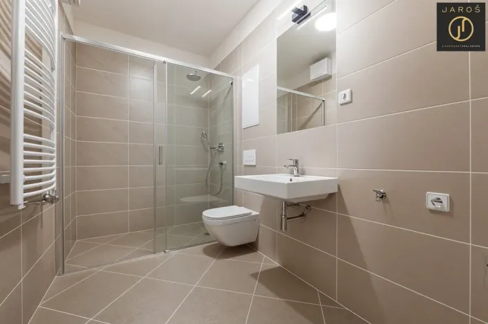 Prodej bytu 2+kk, Praha - Karlín, Hybešova, 37 m2