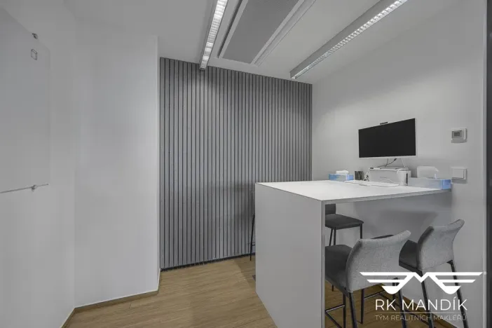 Pronájem kanceláře, Praha - Libeň, Voctářova, 416 m2