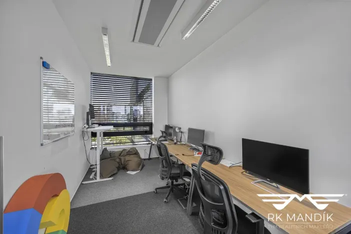 Pronájem kanceláře, Praha - Libeň, Voctářova, 416 m2