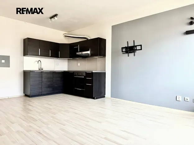 Pronájem bytu 1+kk, Brno, Houbalova, 39 m2