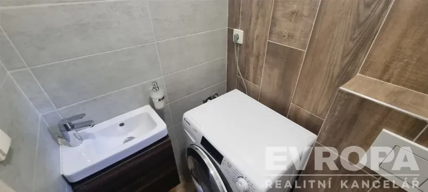Prodej bytu 2+kk, Praha - Vinohrady, Hollarovo náměstí, 43 m2