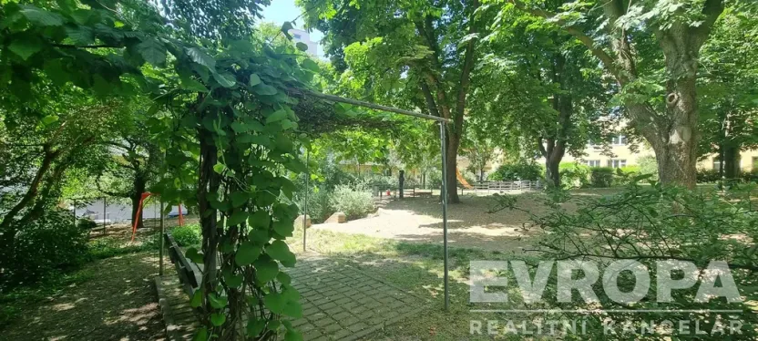 Prodej bytu 2+kk, Praha - Vinohrady, Hollarovo náměstí, 43 m2