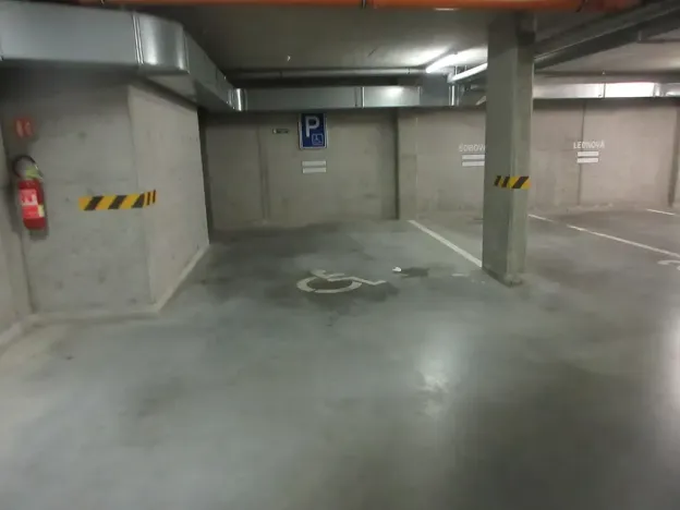 Pronájem garážového stání, Brno, Spáčilova, 17 m2