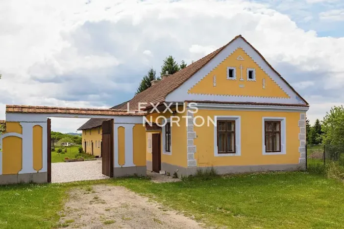 Prodej rodinného domu, Komárov, 450 m2