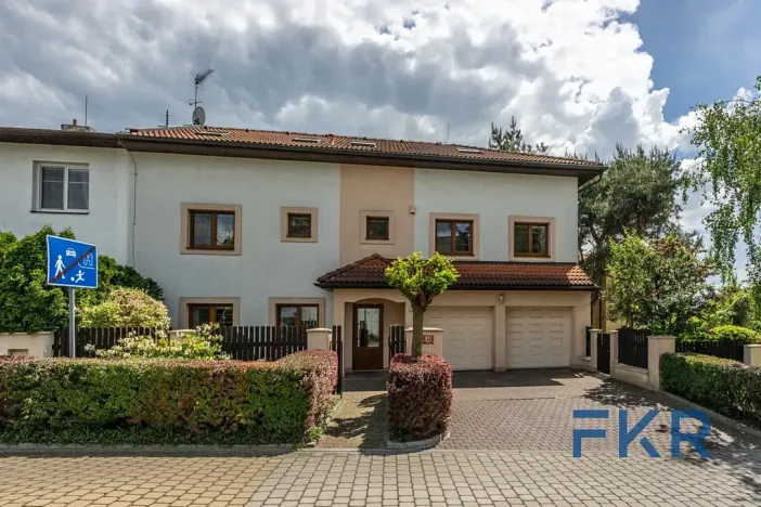 Prodej rodinného domu, Praha - Dolní Počernice, Listopadová, 242 m2