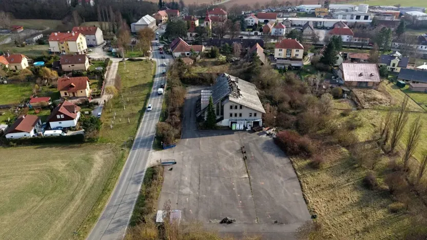 Prodej komerčního pozemku, Mořina, 1634 m2