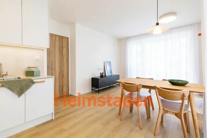 Pronájem bytu 2+kk, Praha - Holešovice, Vrbenského, 55 m2