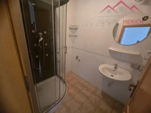 Pronájem atypického bytu, Chomutov, náměstí Dr. Beneše, 155 m2