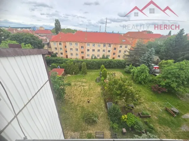 Pronájem atypického bytu, Chomutov, náměstí Dr. Beneše, 155 m2