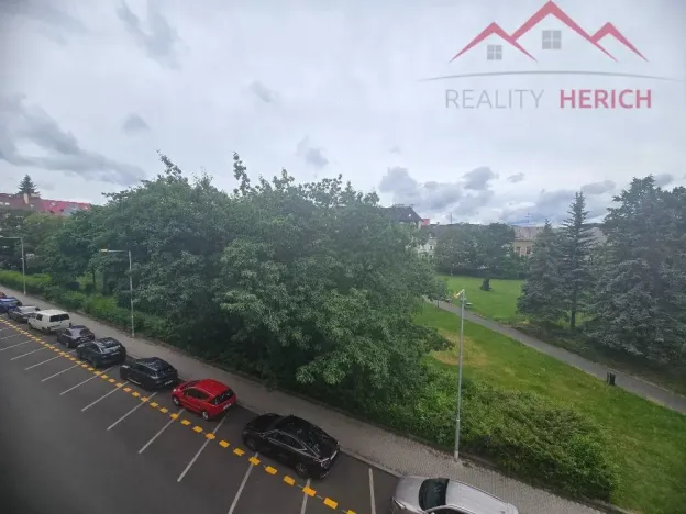 Pronájem atypického bytu, Chomutov, náměstí Dr. Beneše, 155 m2