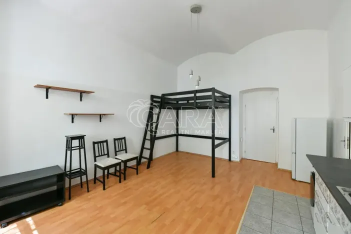 Pronájem bytu 1+kk, Praha - Smíchov, Lidická, 33 m2