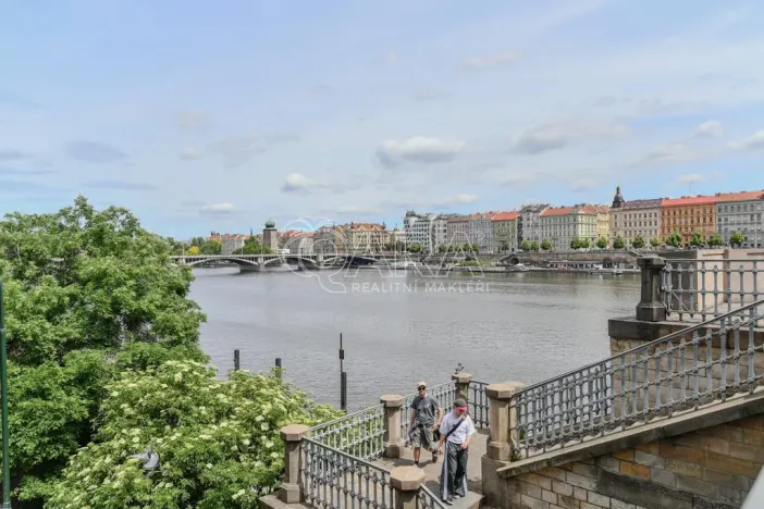 Pronájem bytu 1+kk, Praha - Smíchov, Lidická, 33 m2