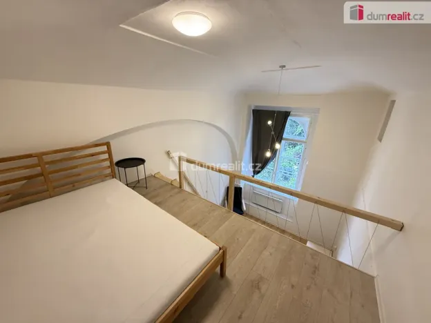 Pronájem bytu 1+kk, Praha - Smíchov, Na Valentince, 50 m2