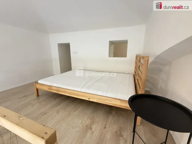 Pronájem bytu 1+kk, Praha - Smíchov, Na Valentince, 50 m2