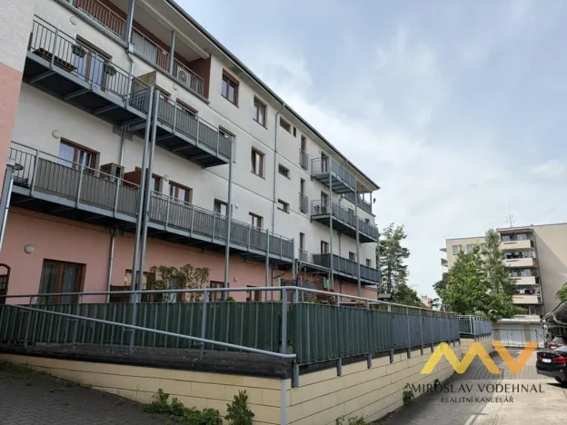 Pronájem bytu 1+kk, Hradec Králové - Nový Hradec Králové, Mrštíkova, 32 m2