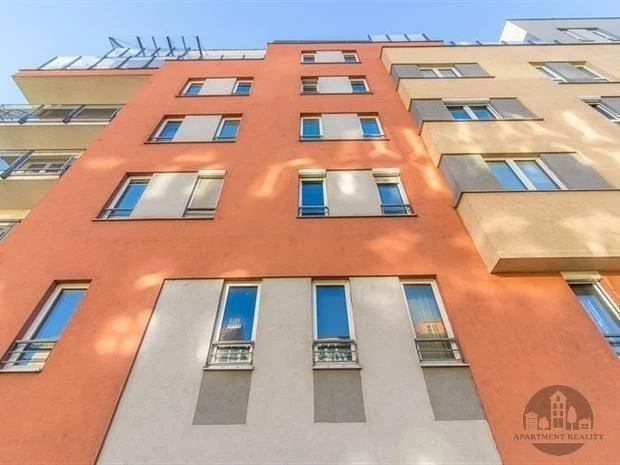 Pronájem garážového stání, Praha - Košíře, Plzeňská, 20 m2