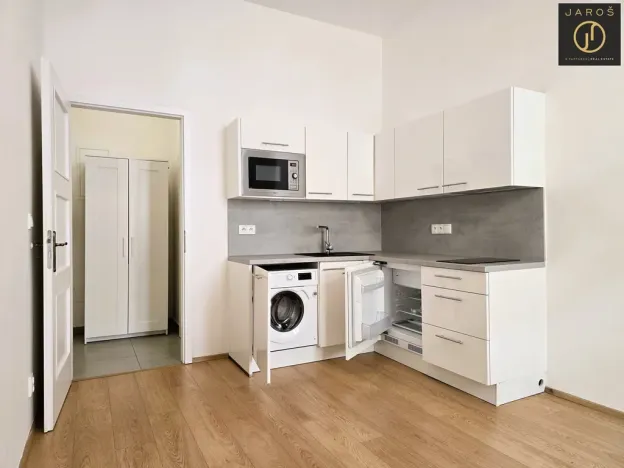 Pronájem bytu 1+kk, Praha - Smíchov, Svornosti, 18 m2