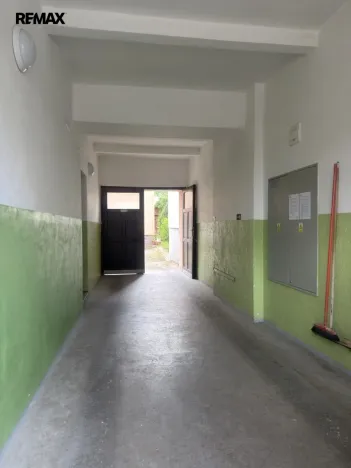 Prodej bytu 1+1, Karlovy Vary, Západní, 55 m2