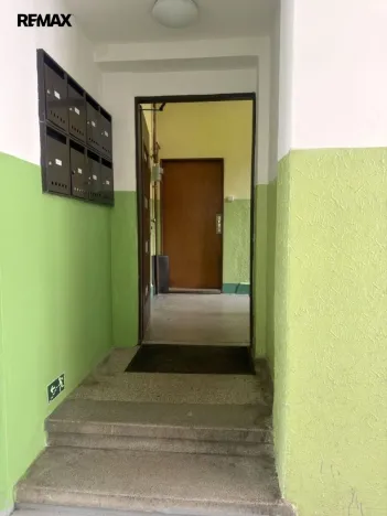Prodej bytu 1+1, Karlovy Vary, Západní, 55 m2