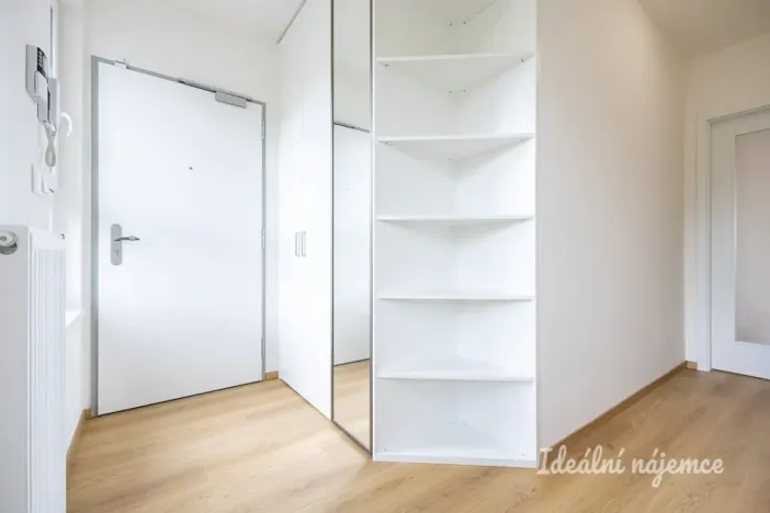 Pronájem bytu 1+kk, Praha - Vysočany, Bukačova, 44 m2