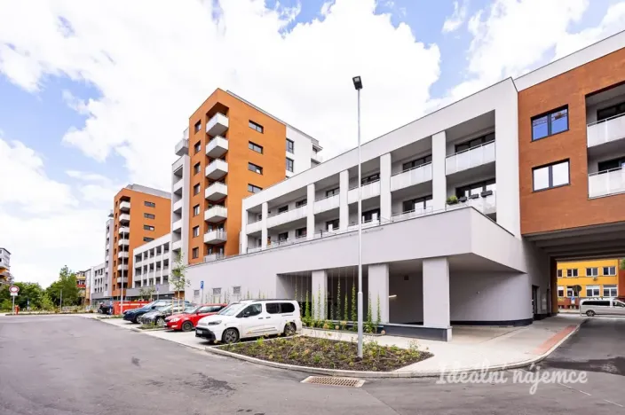 Pronájem bytu 1+kk, Praha - Vysočany, Bukačova, 44 m2