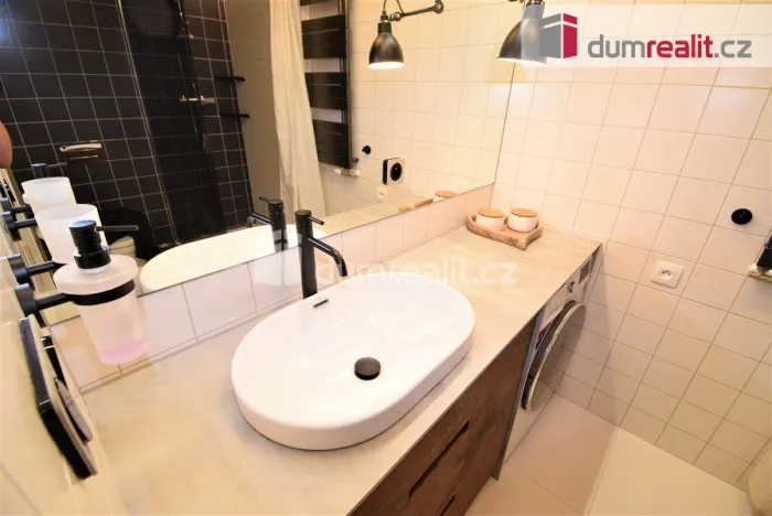 Pronájem bytu 1+kk, Praha - Michle, Hadovitá, 47 m2