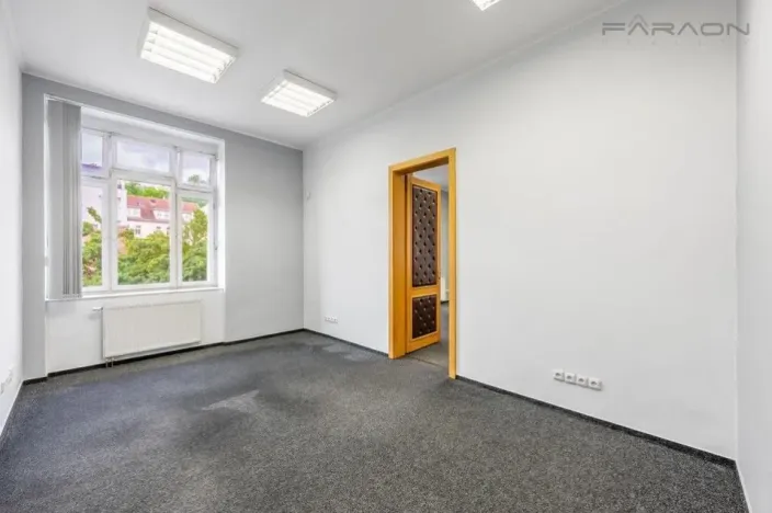 Pronájem kanceláře, Praha - Žižkov, Jeseniova, 54 m2