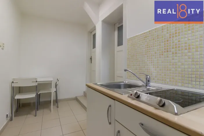 Pronájem bytu 1+1, Praha, Jugoslávských partyzánů, 41 m2
