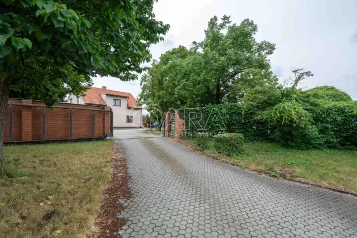 Pronájem kanceláře, Libiš, Školní, 201 m2