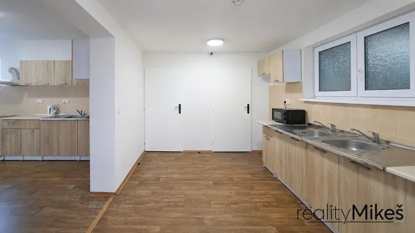 Pronájem ubytování, Dobrovice, 500 m2