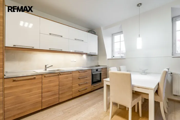 Pronájem bytu 4+kk, Karlovy Vary, Bulharská, 118 m2