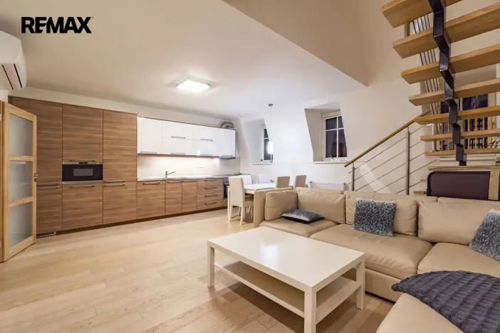 Pronájem bytu 4+kk, Karlovy Vary, Bulharská, 118 m2