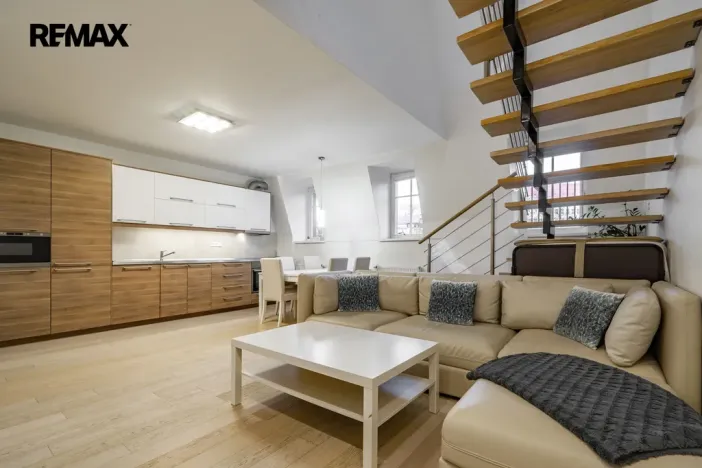 Pronájem bytu 4+kk, Karlovy Vary, Bulharská, 118 m2