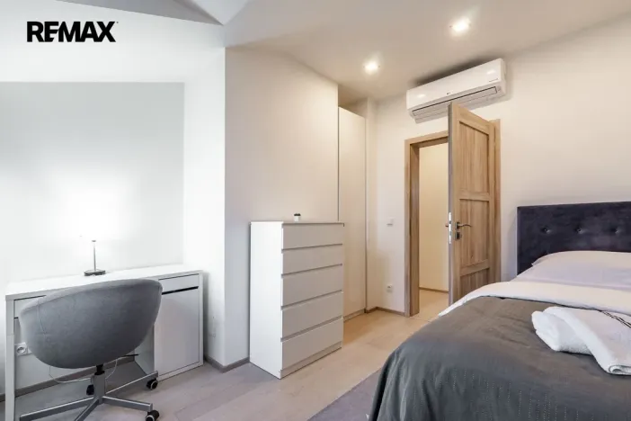Pronájem bytu 4+kk, Karlovy Vary, Bulharská, 118 m2