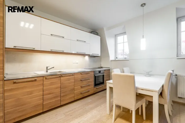 Pronájem bytu 4+kk, Karlovy Vary, Bulharská, 118 m2