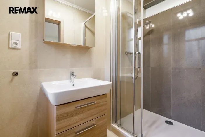 Pronájem bytu 4+kk, Karlovy Vary, Bulharská, 118 m2