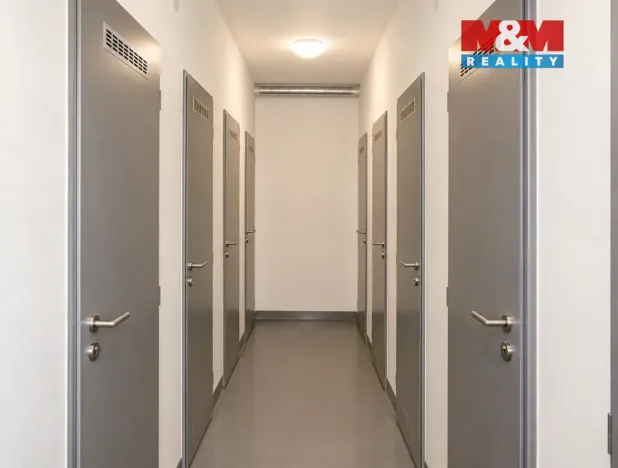 Pronájem bytu 1+kk, Praha - Letňany, Frýdecká, 27 m2